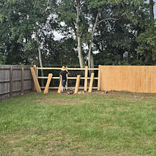 6-Foot-Alta-Premium-Wood-Fence-Installation-in-Navarre-Florida 3